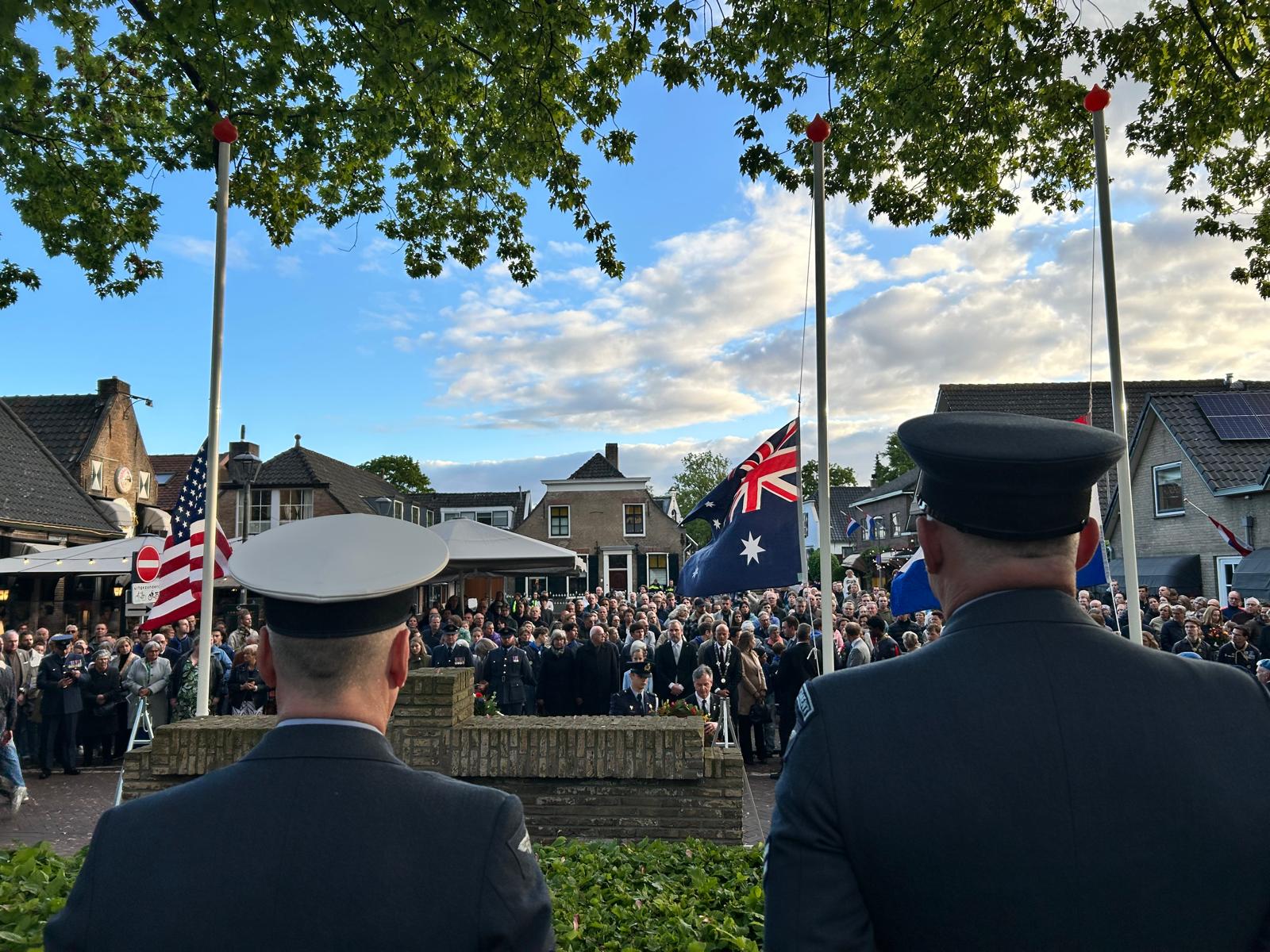 Dodenherdenking op Doormanplein met grote opkomst [foto reportage]